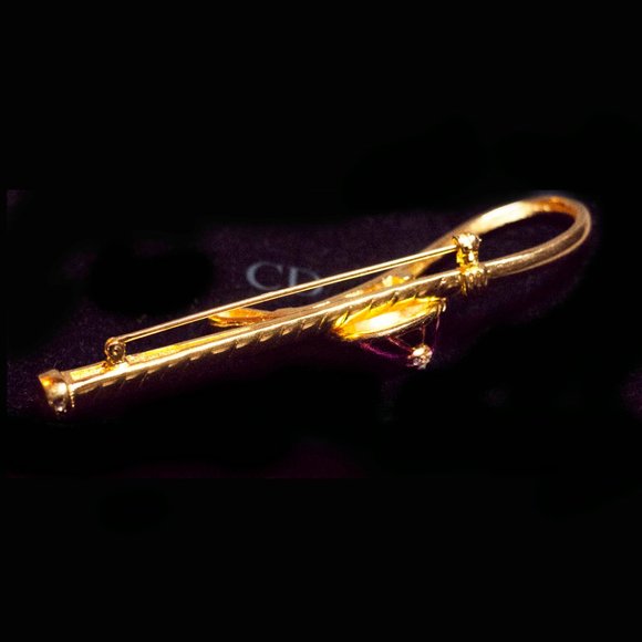 ** REDUCED 26% ** CHRISTIAN DIOR EQUESTRIAN CROP & CAP BROOCH - JOTDVB1 - Picture 7 of 8